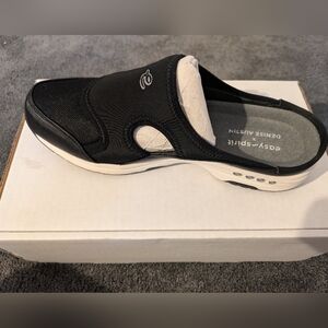 NIB Easy Spirit Walking Shoe